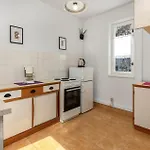 2 Bedroom Stunning In *