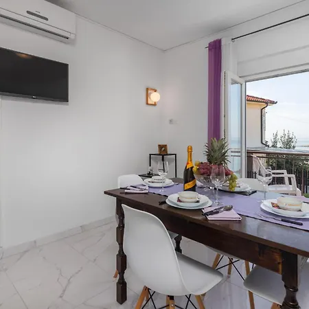 Apartment 2 Bedroom Cozy In Banjol