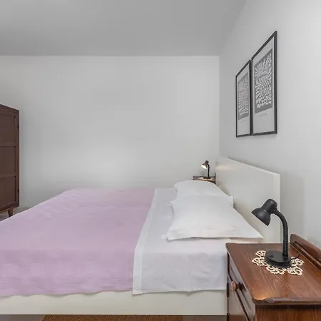 2 Bedroom Cozy In Apartment *