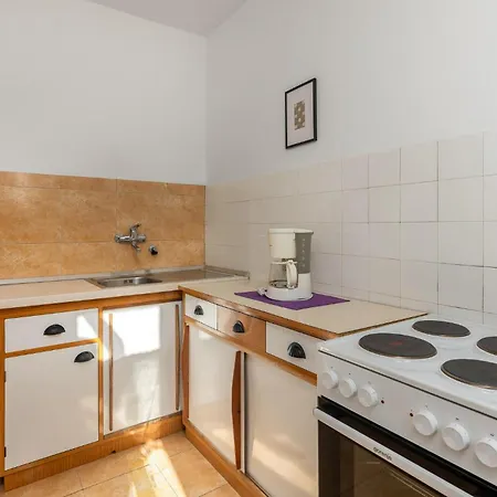 Appartement 2 Bedroom Stunning In Banjol