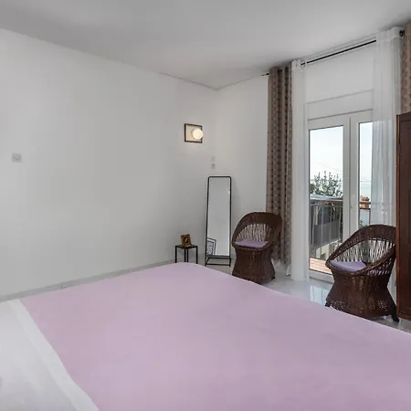 2 Bedroom Cozy In Apartment *