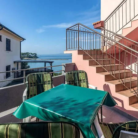 2 Bedroom Cozy In Banjol