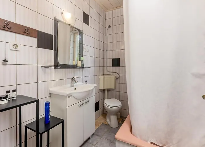 Appartement 2 Bedroom Stunning In Banjol