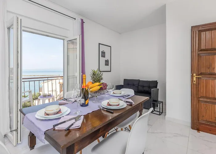 2 Bedroom Stunning In *