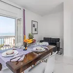 2 Bedroom Stunning In *