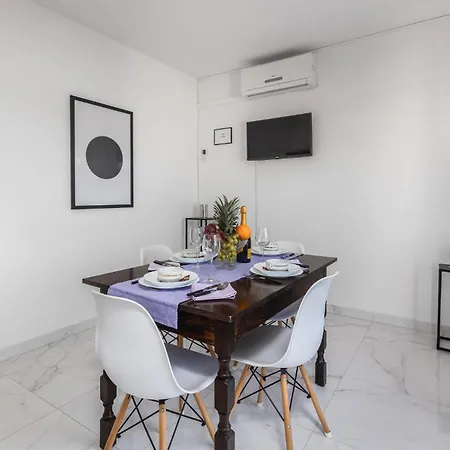 Διαμέρισμα 2 Bedroom Cozy In