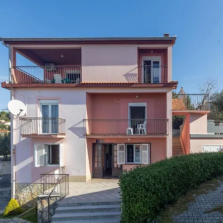 Apartment 2 Bedroom Stunning In
