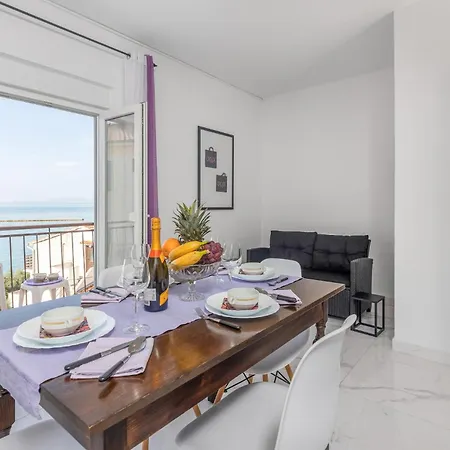 2 Bedroom Stunning In *