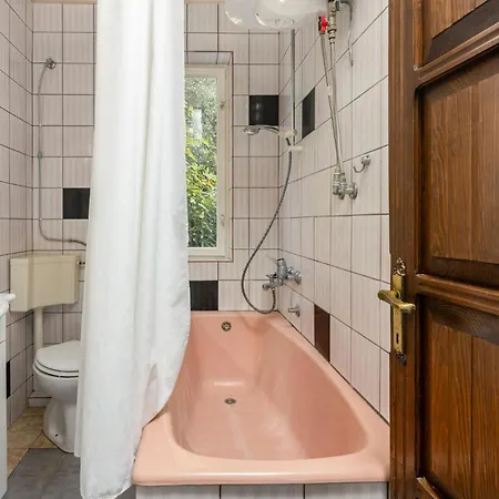 Apartment 2 Bedroom Stunning In *
