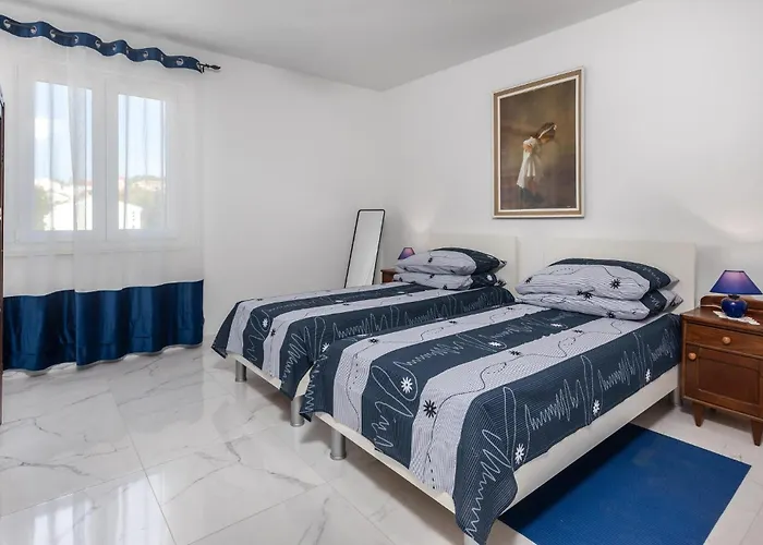 2 Bedroom Stunning In Banjol