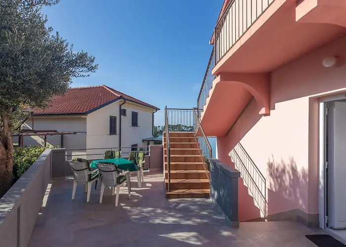 2 Bedroom Stunning In Lejlighed Banjol